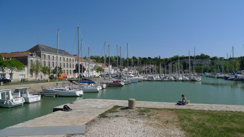 Chambres D'Hotes La Rive Mortagne-sur-Gironde Exterior photo